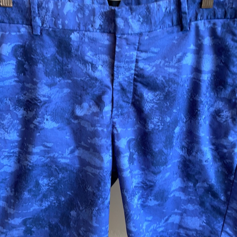 NIKE-Modern Fit, Blue Camo,GOLF Shorts, Size 32/M